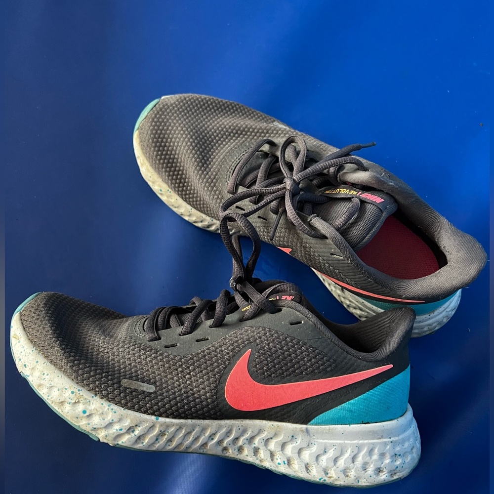 Women’s Nike Pro Revolution running shoes size 7.5 grey
#nikerunningshoes#nike